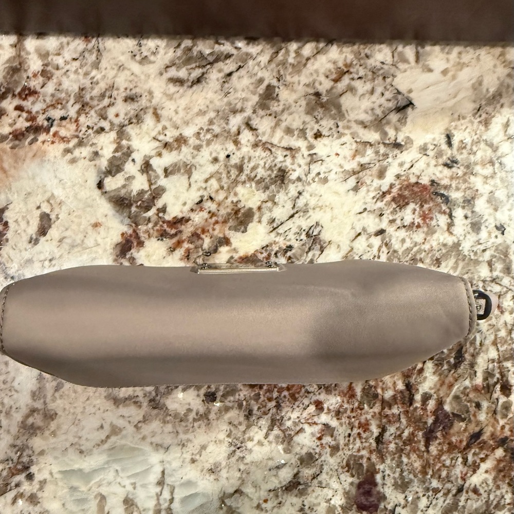 *PRE-OWNED* Kate Spade Wilson Road Wallet in Taupe - Picture 4 of 10